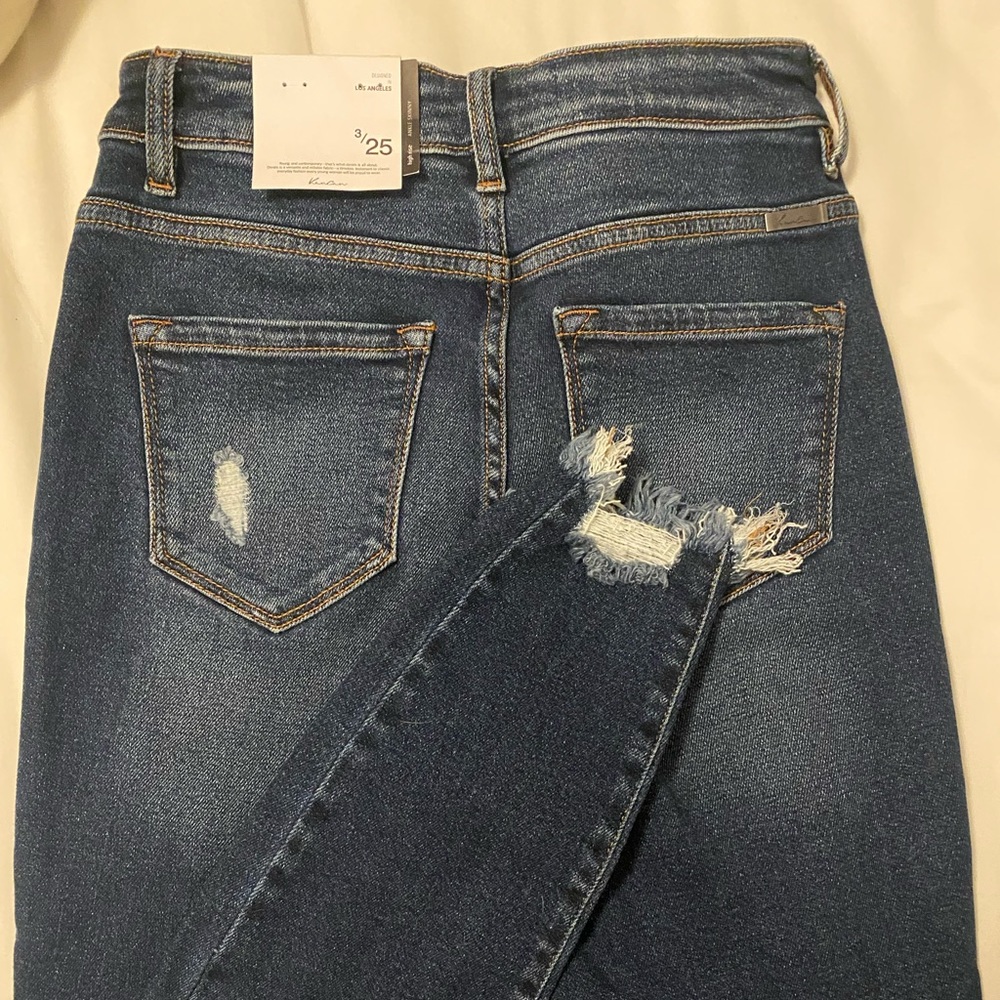 Kan Can Sutton High Rise Distressed Crop Jean NEW WITH TAGS Size 3/25
